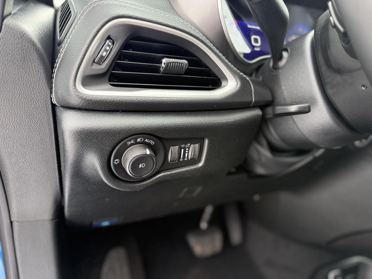 2026 Chrysler Pacifica Select FWD Photo