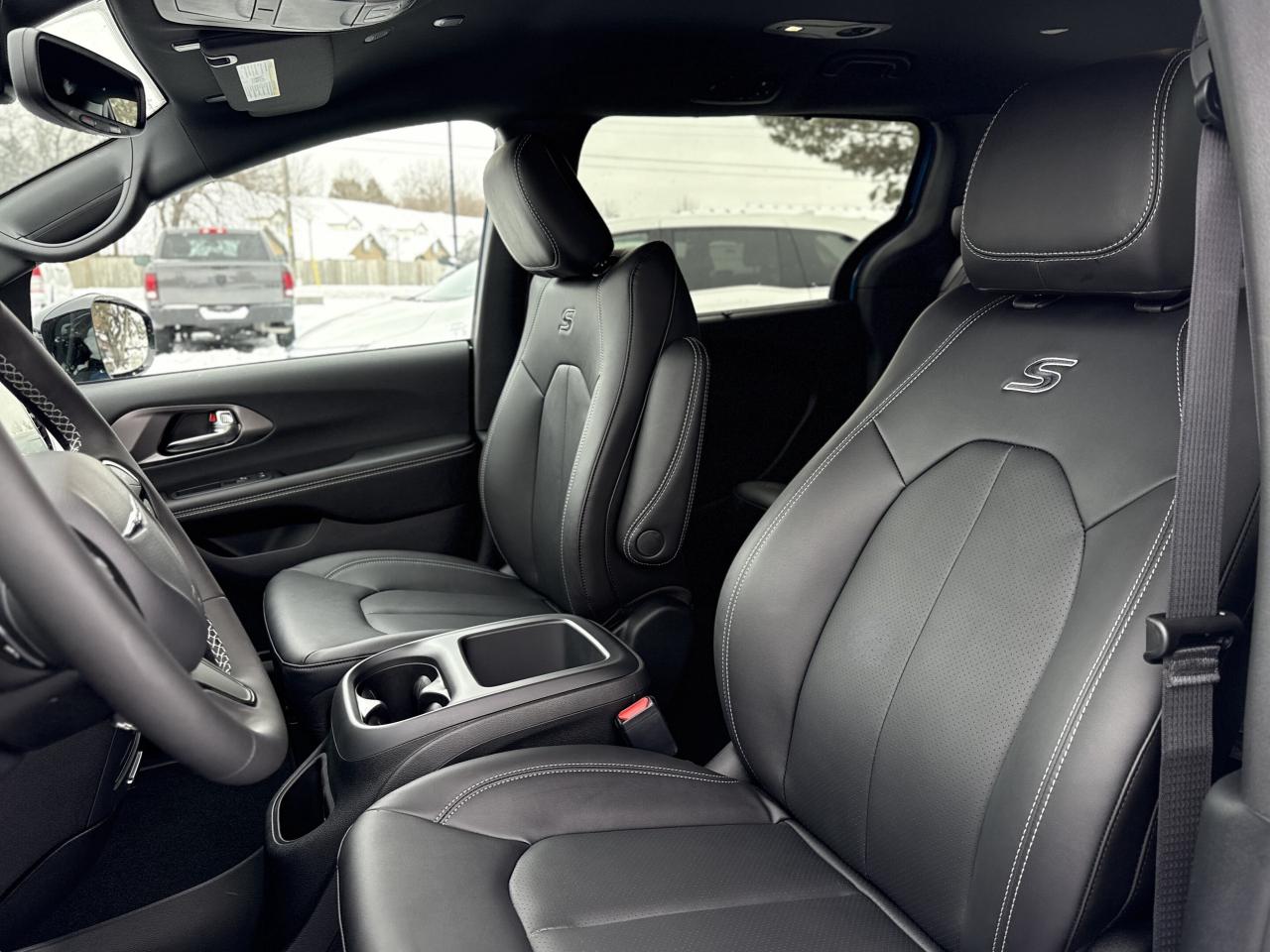 2026 Chrysler Pacifica Select FWD Photo