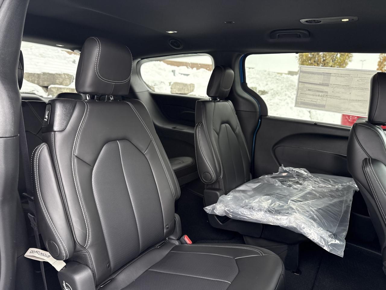 2026 Chrysler Pacifica Select FWD Photo