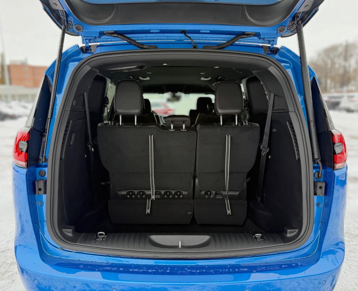 2026 Chrysler Pacifica Select FWD Photo