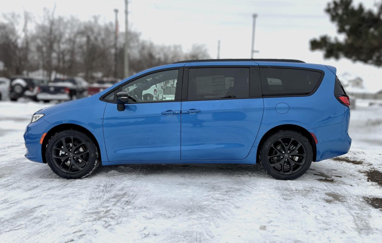 2026 Chrysler Pacifica Select FWD Photo