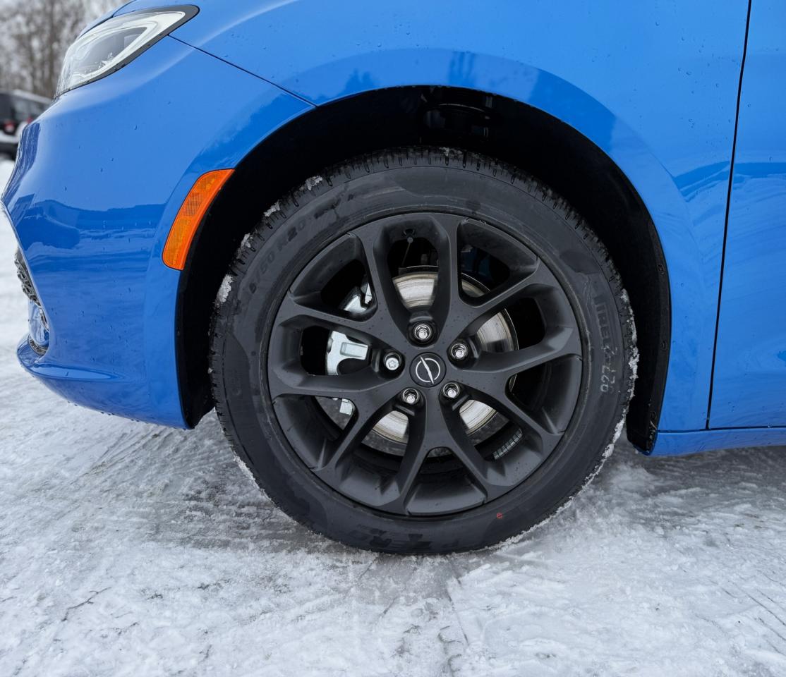 2026 Chrysler Pacifica Select FWD Photo