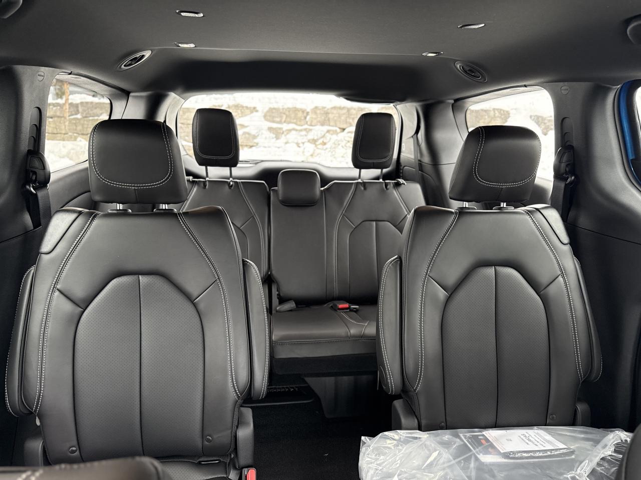 2026 Chrysler Pacifica Select FWD Photo