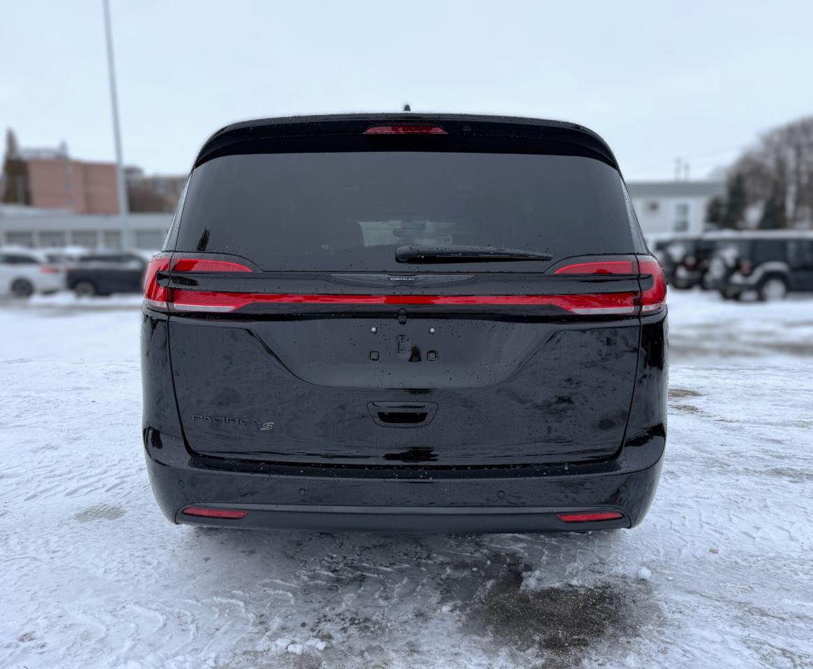 2026 Chrysler Pacifica Select FWD Photo