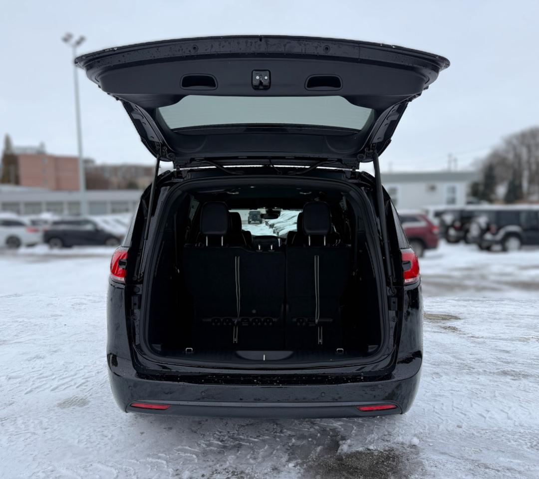 2026 Chrysler Pacifica Select FWD Photo