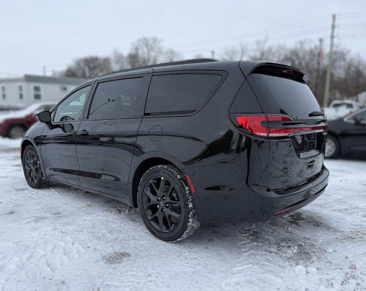 2026 Chrysler Pacifica Select FWD Photo