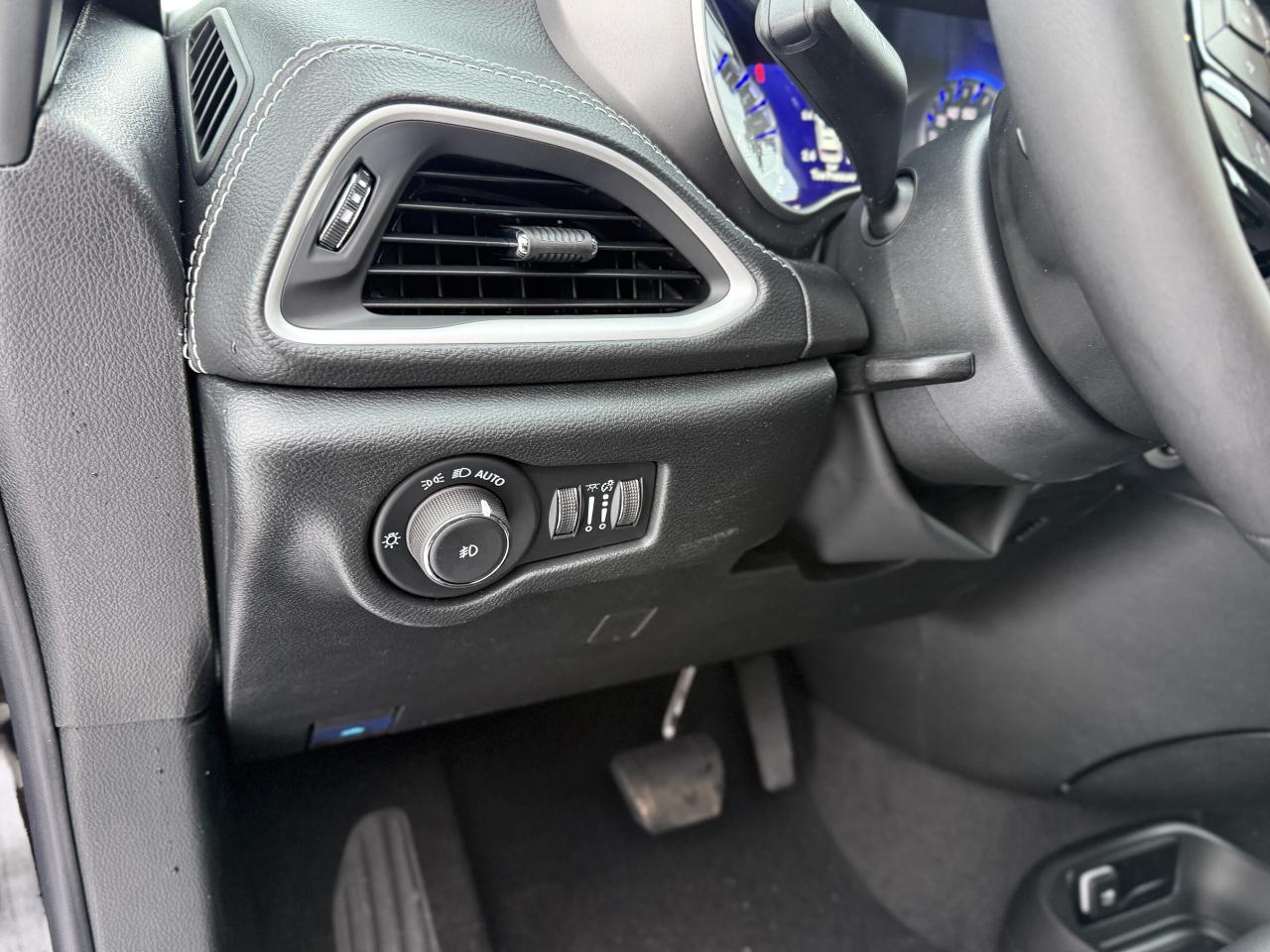 2026 Chrysler Pacifica Select FWD Photo