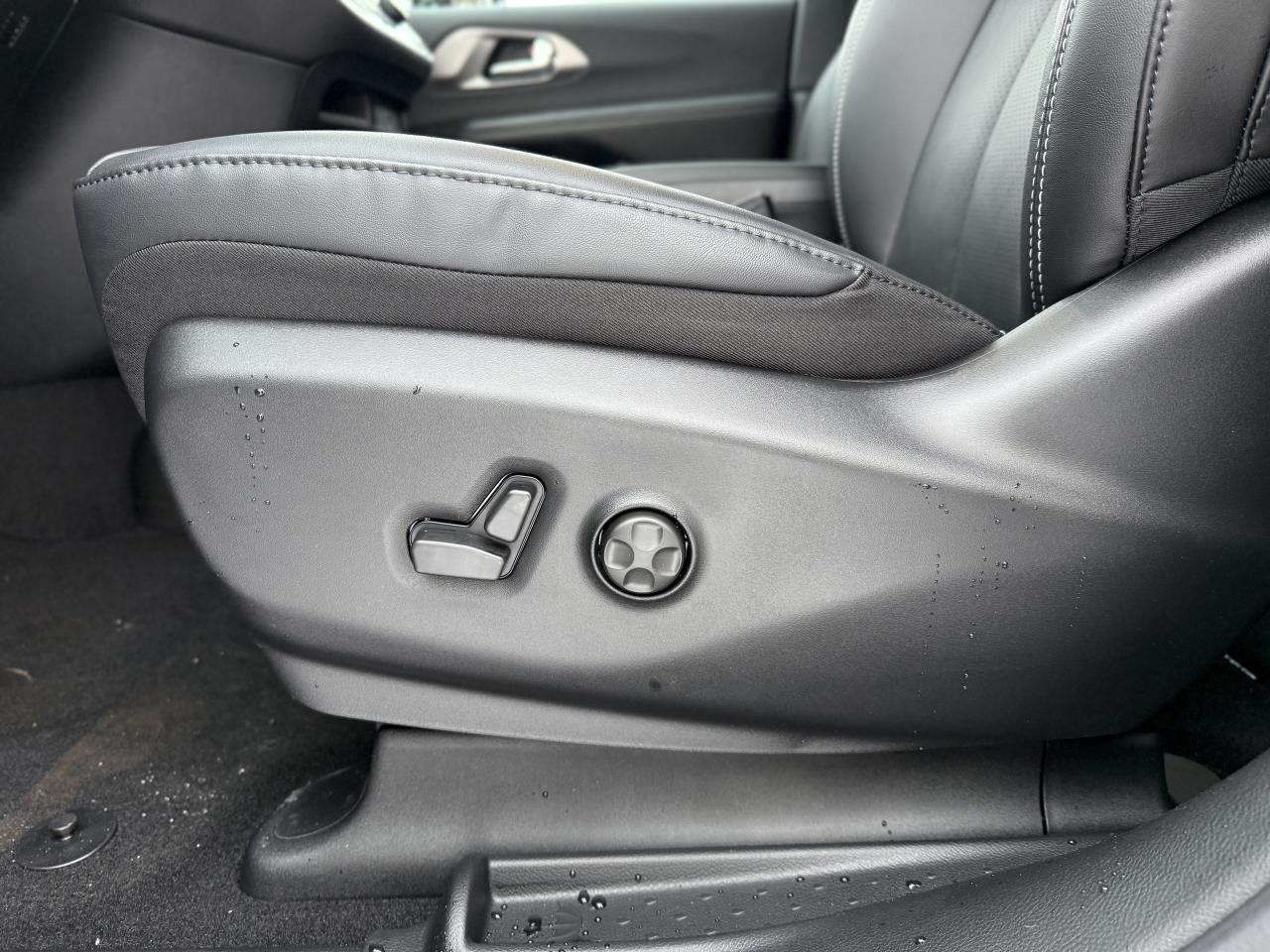 2026 Chrysler Pacifica Select FWD Photo