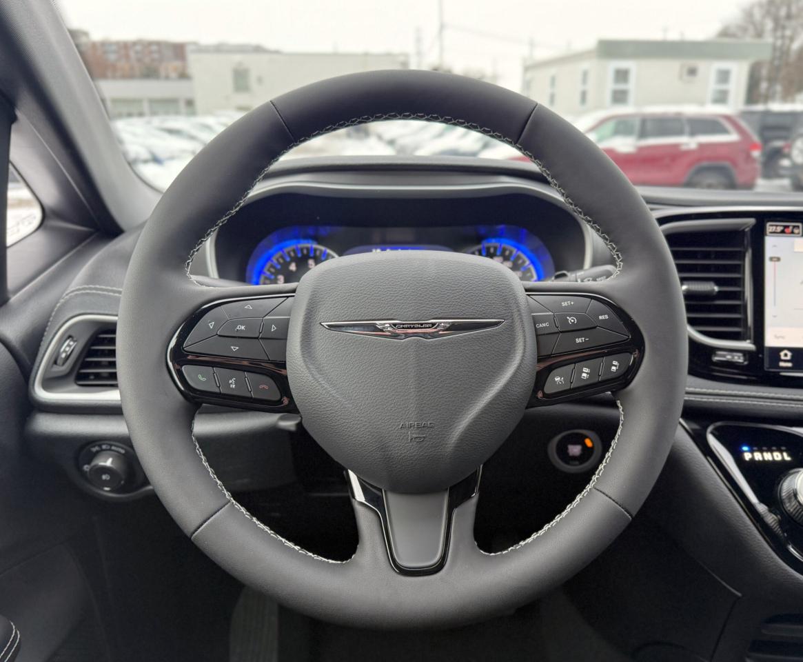 2026 Chrysler Pacifica Select FWD Photo