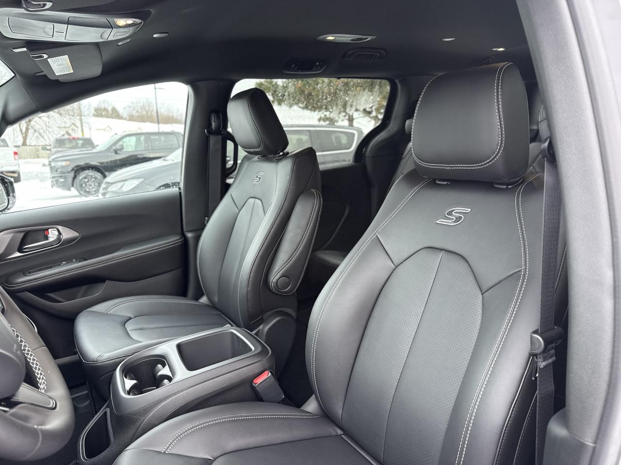 2026 Chrysler Pacifica Select FWD Photo