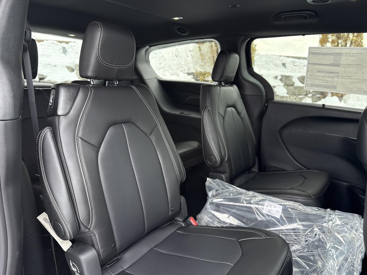 2026 Chrysler Pacifica Select FWD Photo