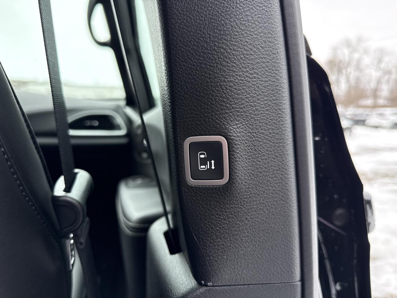 2026 Chrysler Pacifica Select FWD Photo