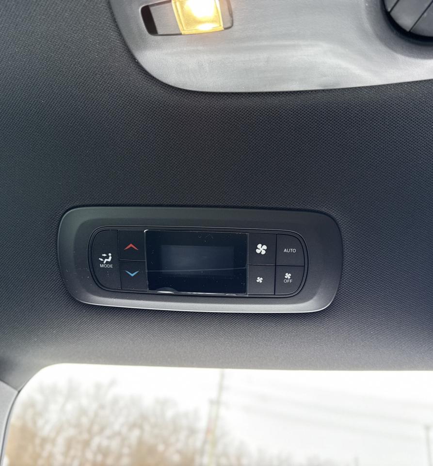 2026 Chrysler Pacifica Select FWD Photo