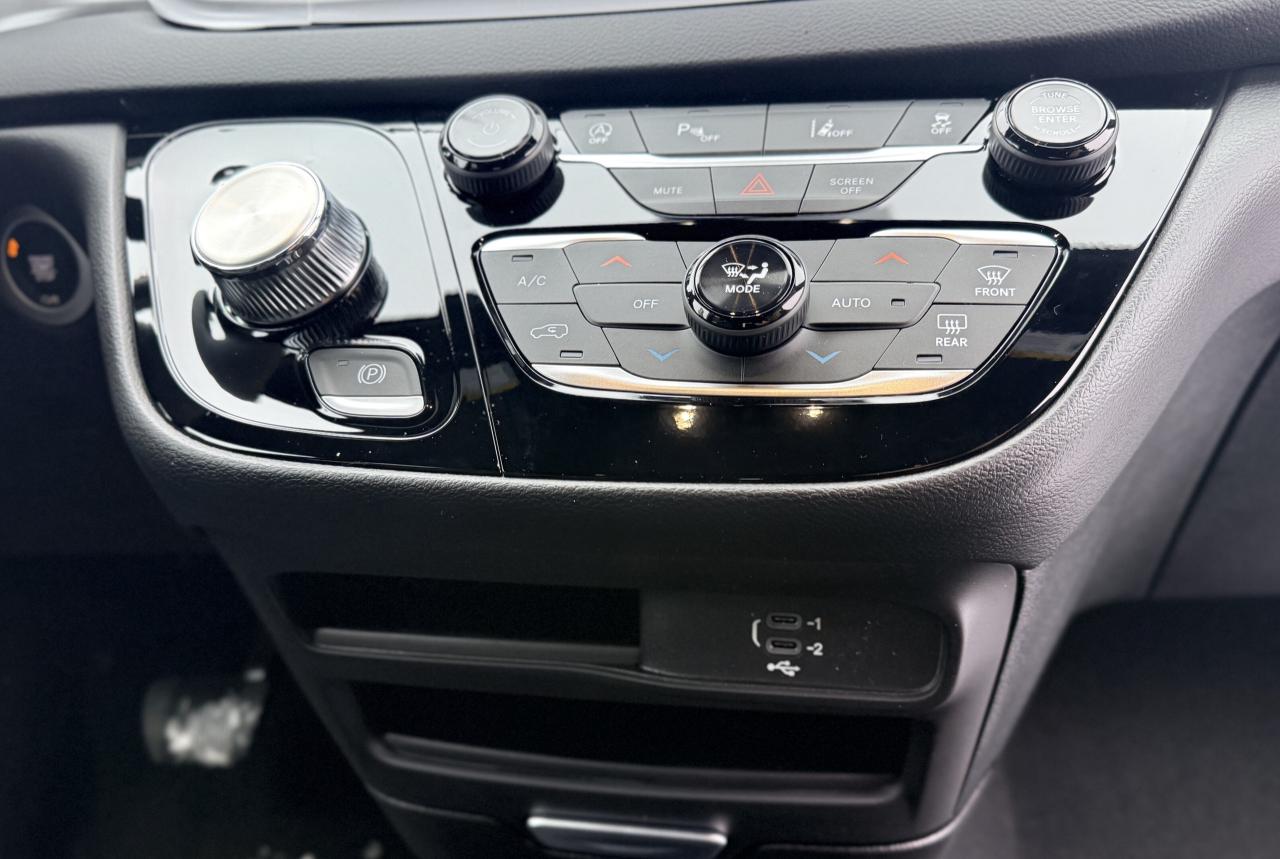 2026 Dodge Grand Caravan SXT 2WD Photo