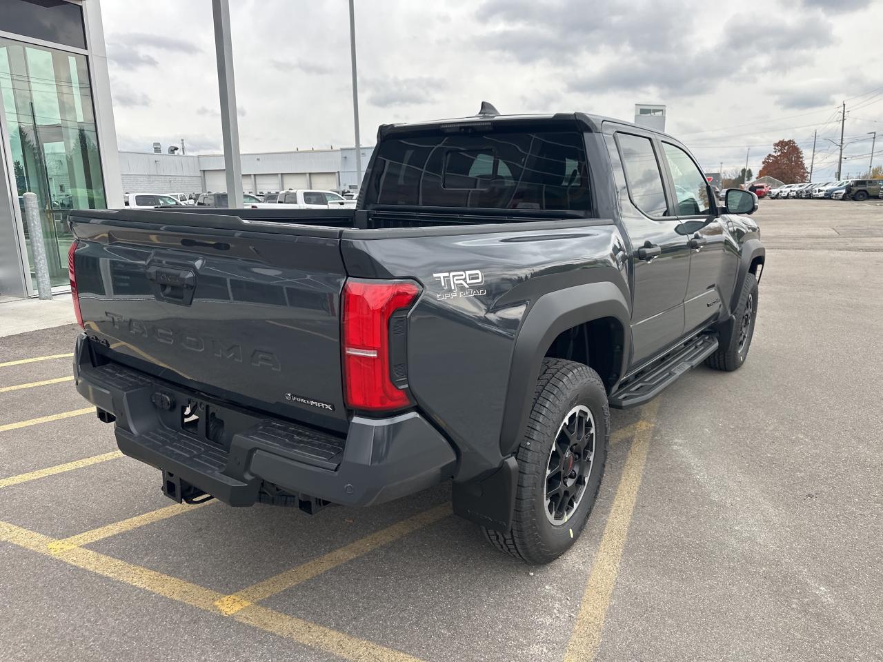 2025 Toyota Tacoma Hybrid Photo4