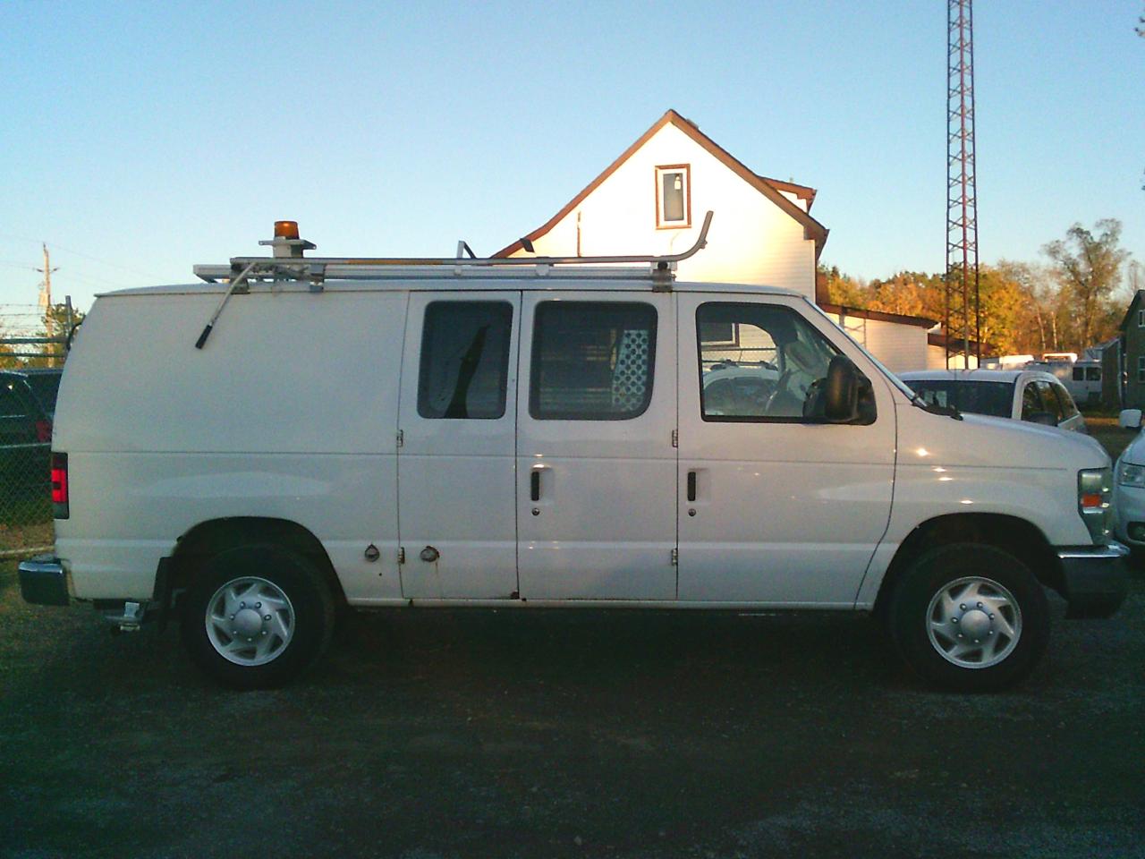 2009 Ford Econoline E-150 Commercial - Photo #5