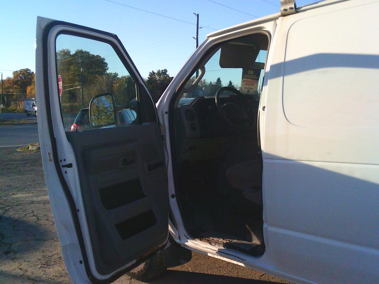 2009 Ford Econoline E-150 Commercial - Photo #9