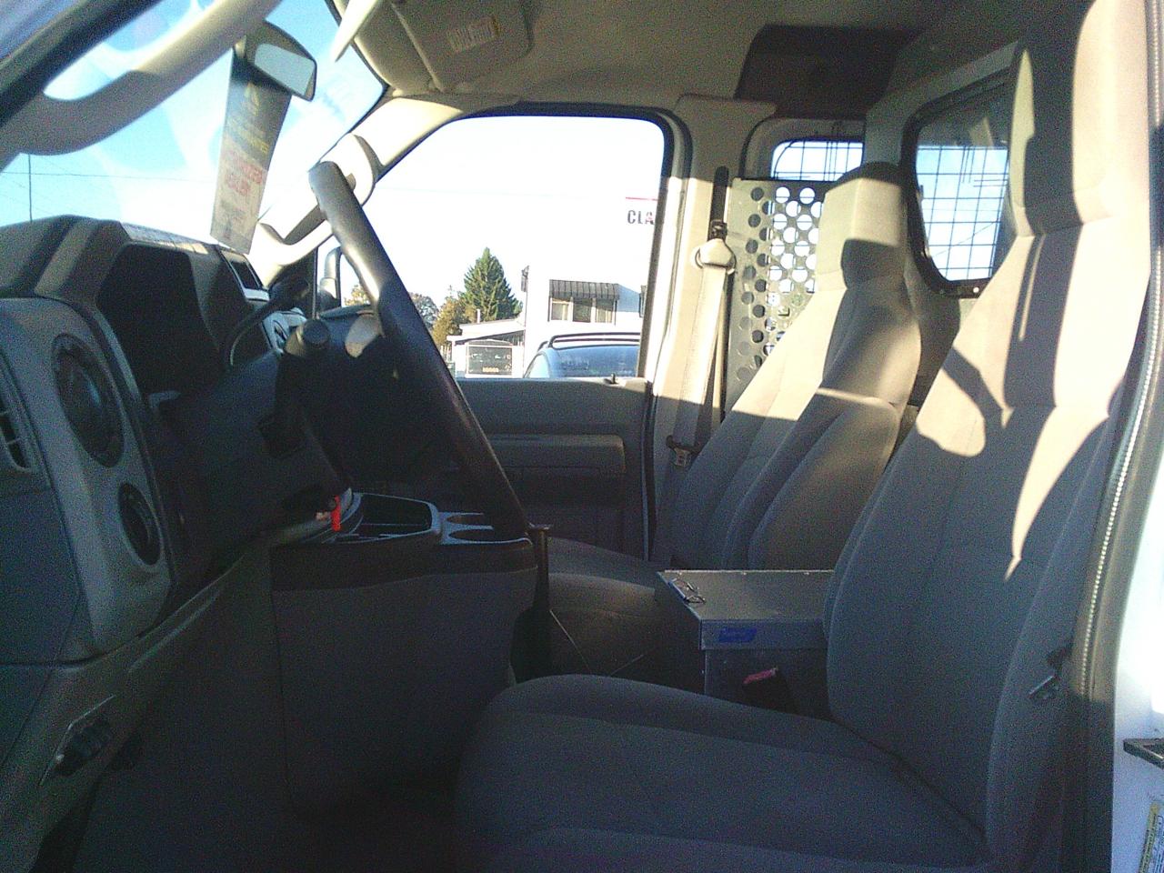 2009 Ford Econoline E-150 Commercial - Photo #10