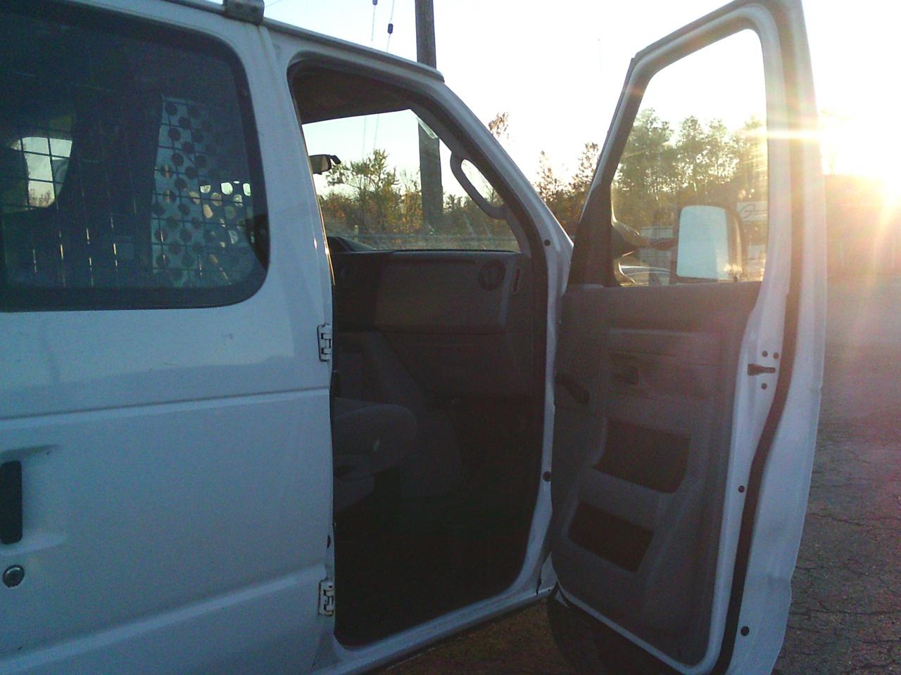 2009 Ford Econoline E-150 Commercial - Photo #18