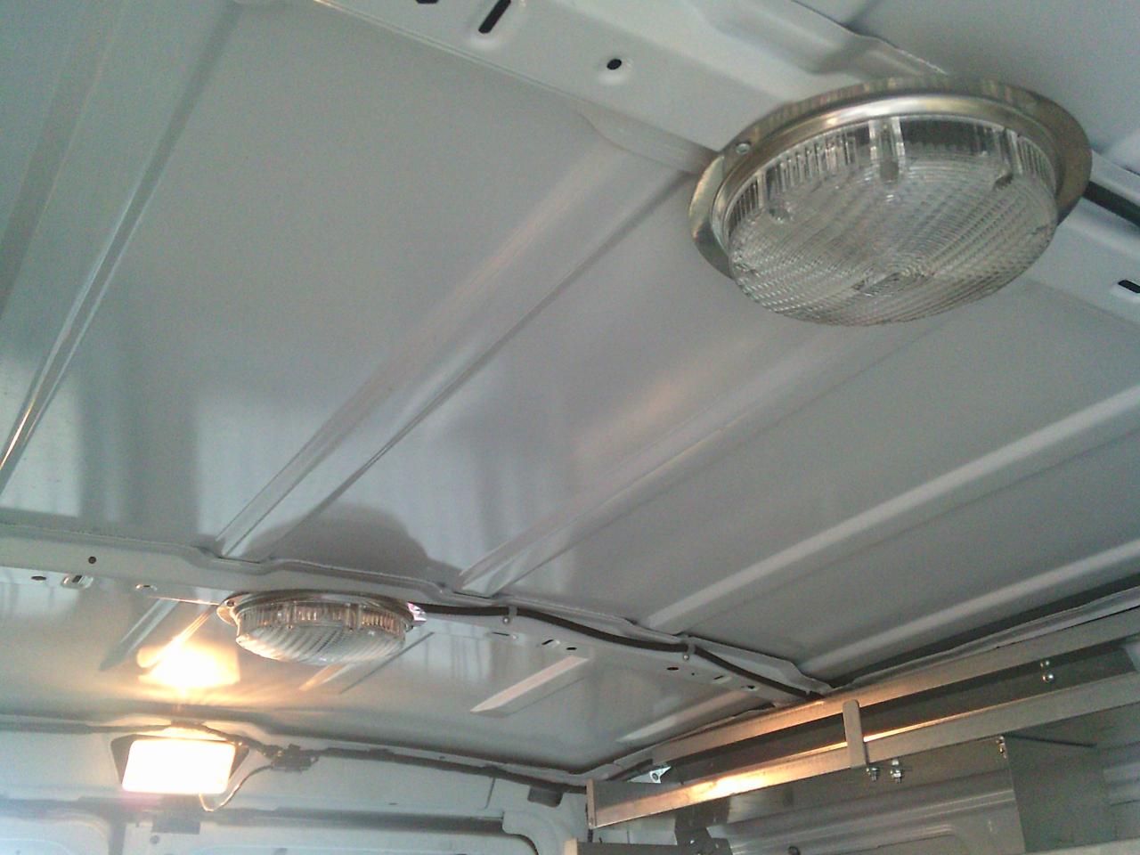 2009 Ford Econoline E-150 Commercial - Photo #16