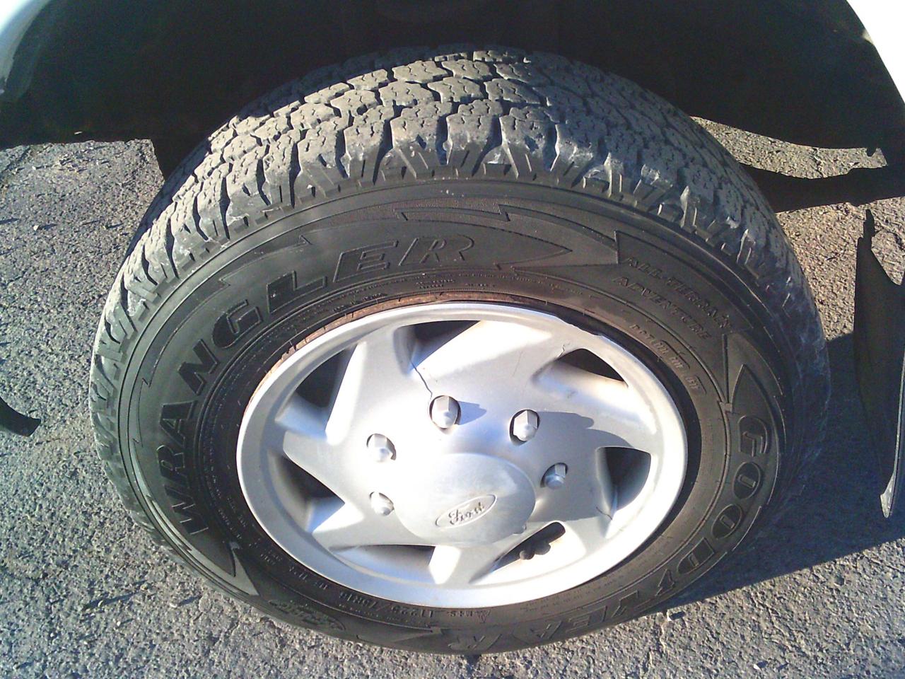 2009 Ford Econoline E-150 Commercial - Photo #31