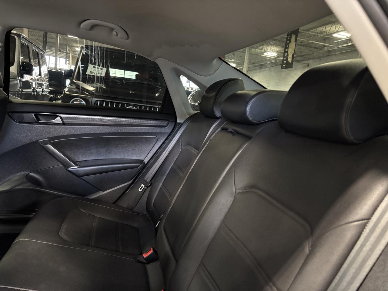 2021 Volkswagen Passat Highline|ALLOYS|SUNROOF|LEATHER|HEATEDSEATS|CAMERA - Photo #6