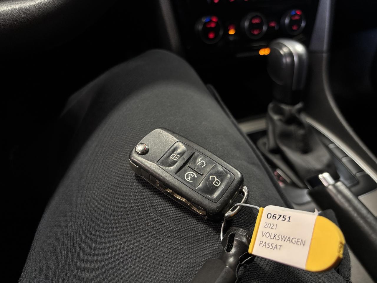 2021 Volkswagen Passat Highline|ALLOYS|SUNROOF|LEATHER|HEATEDSEATS|CAMERA - Photo #24