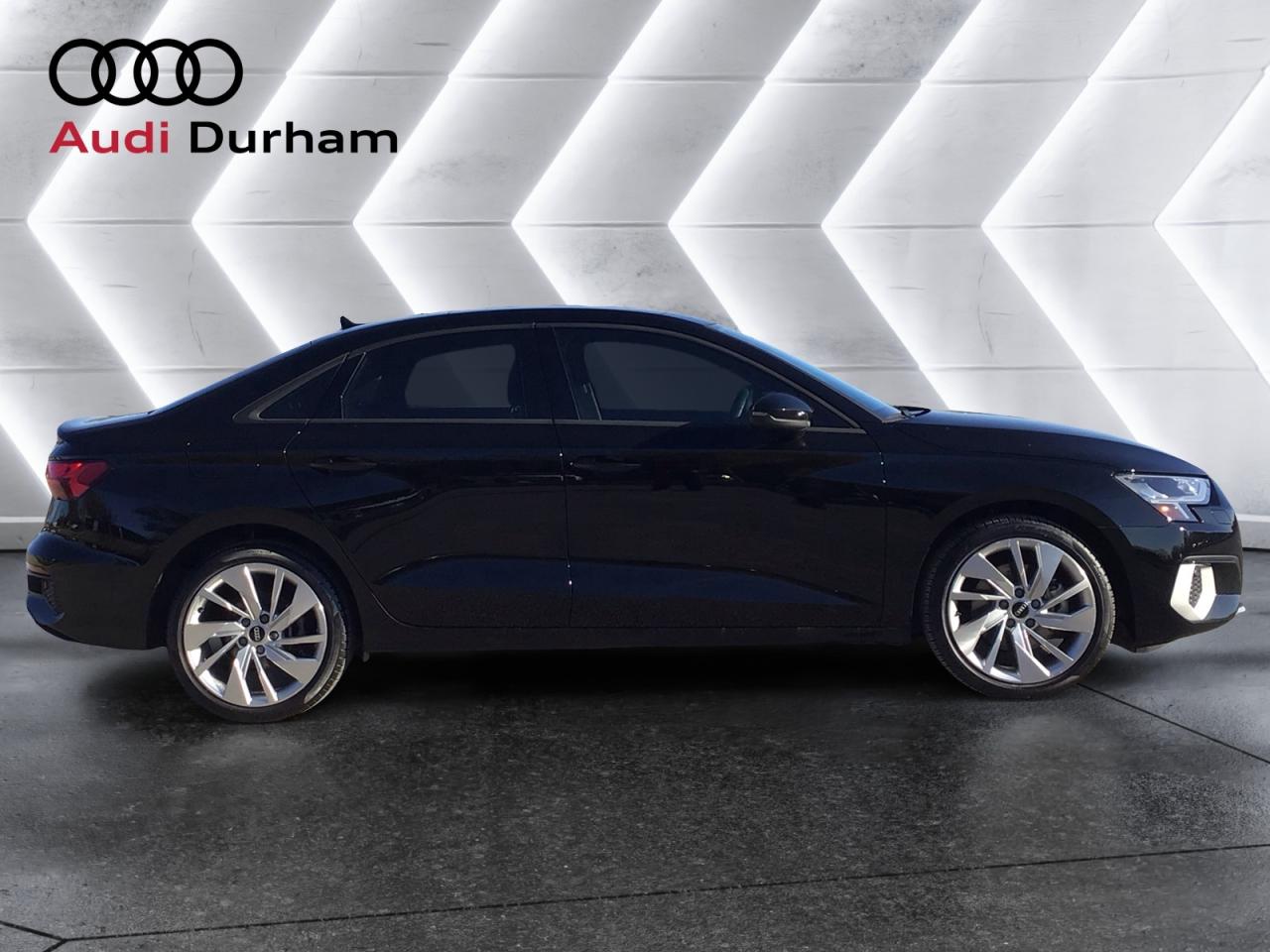 2022 Audi A3 2.0T Komfort + Apple CarPlay | AWD | Tech Pkg Photo4