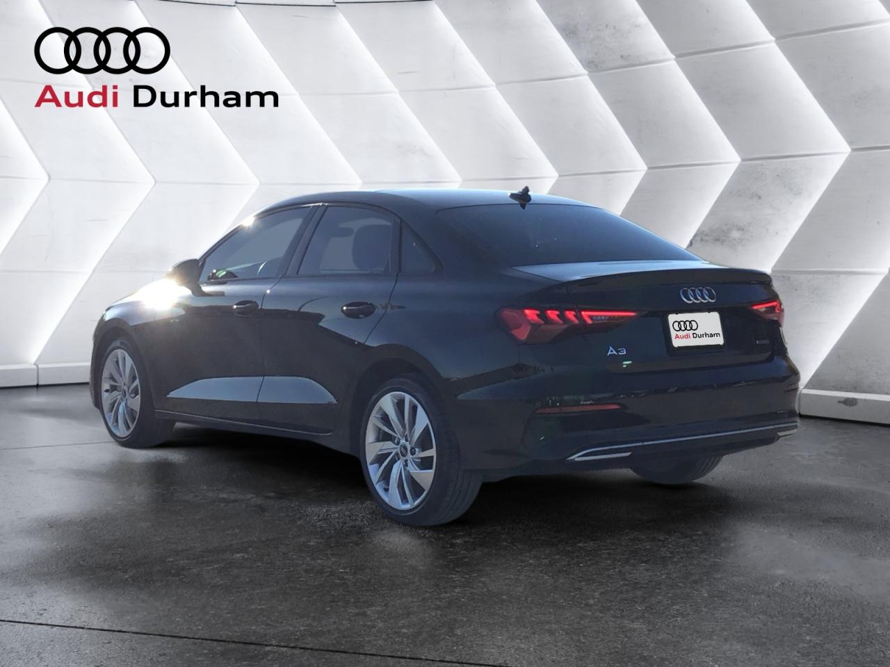 2022 Audi A3 2.0T Komfort + Apple CarPlay | AWD | Tech Pkg Photo2