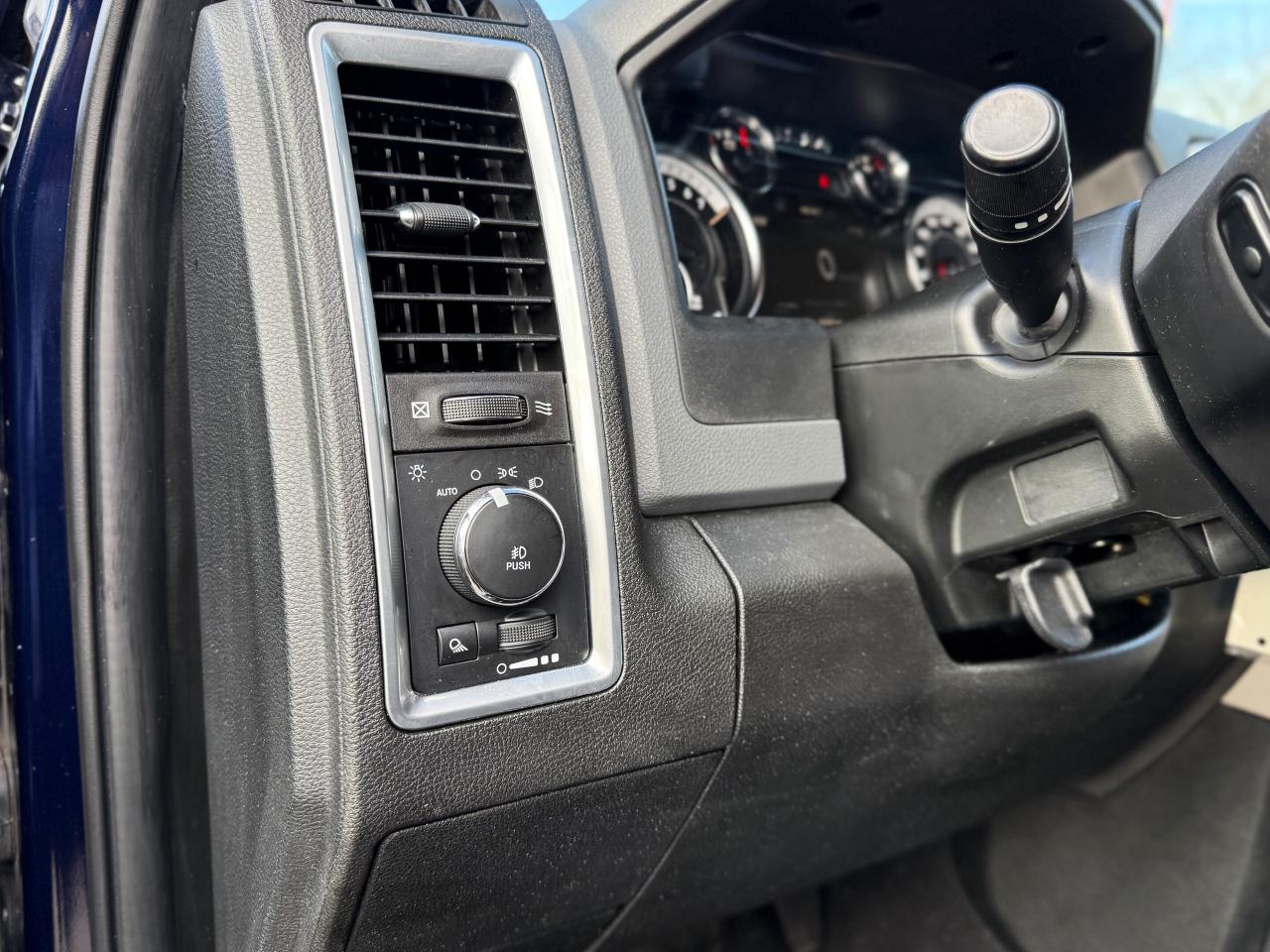 2019 RAM 1500 Classic SLT 4x4 Crew Cab 5'7  Box | NAVIGATION | BLUETOOTH Photo