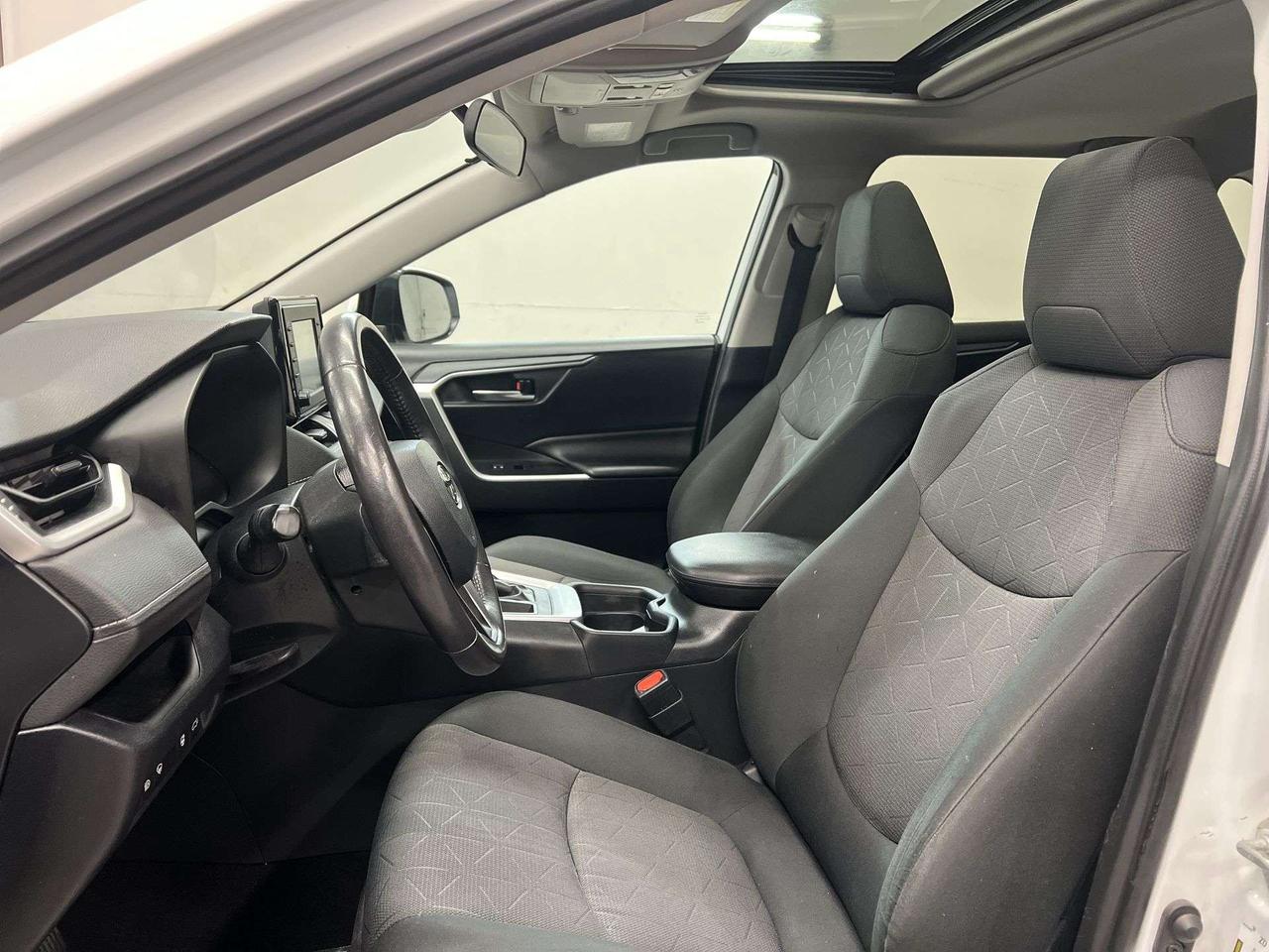 2019 Toyota RAV4 XLE AWD | ONLY 71,000KMS | SUNROOF | HTD SEATS Photo
