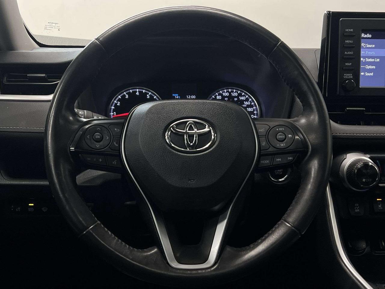 2019 Toyota RAV4 XLE AWD | ONLY 71,000KMS | SUNROOF | HTD SEATS Photo