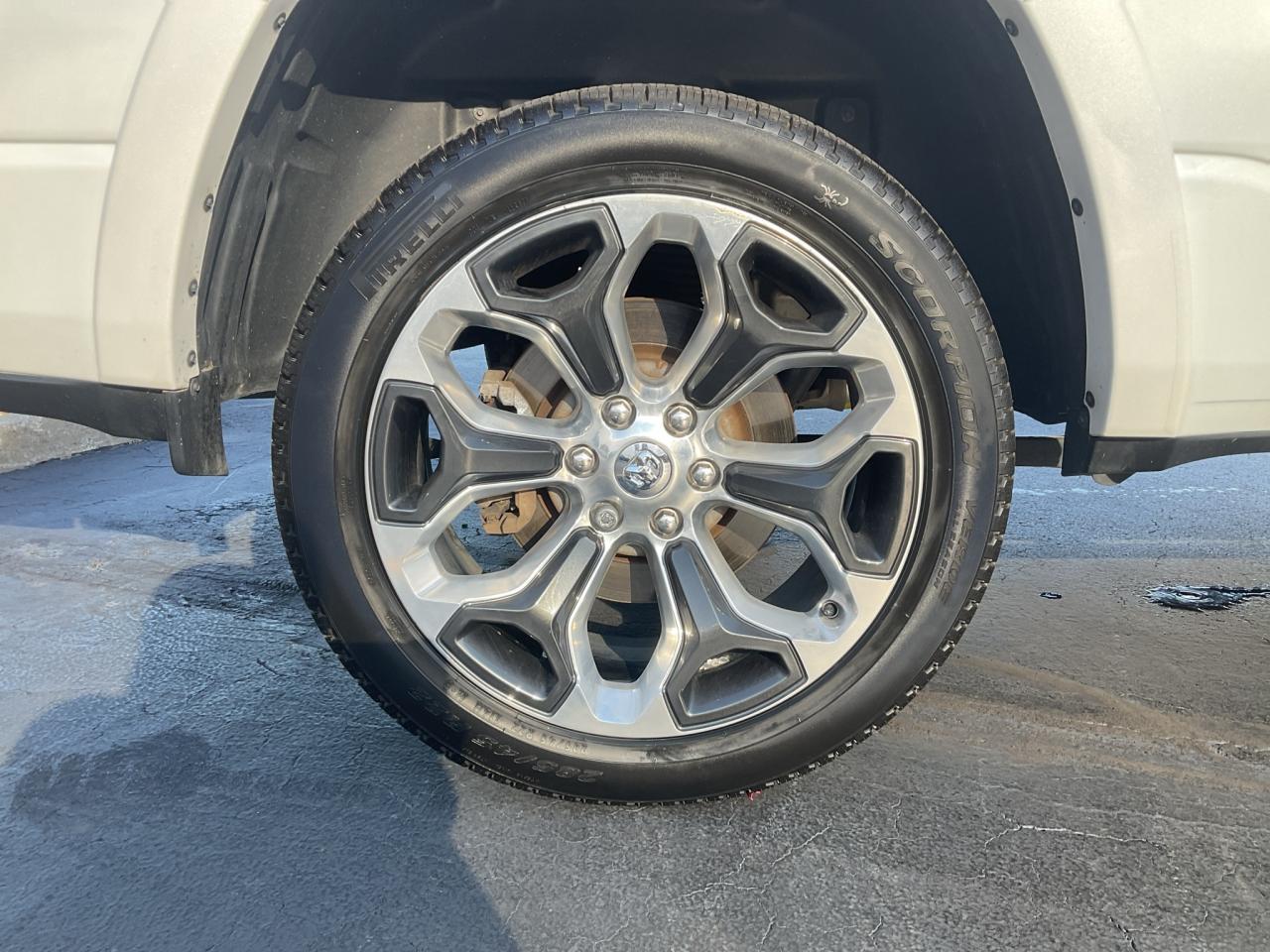 2023 RAM 1500 Crew Cab LIMITED ELITE / LVL1 / 3.92 / ANTI SPIN DIF / V8 Photo4