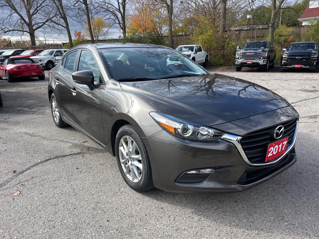 2017 Mazda MAZDA3 GS, SUNROOF, BACK UP CAM, BLIND SPOT MONITORS! - Photo #4