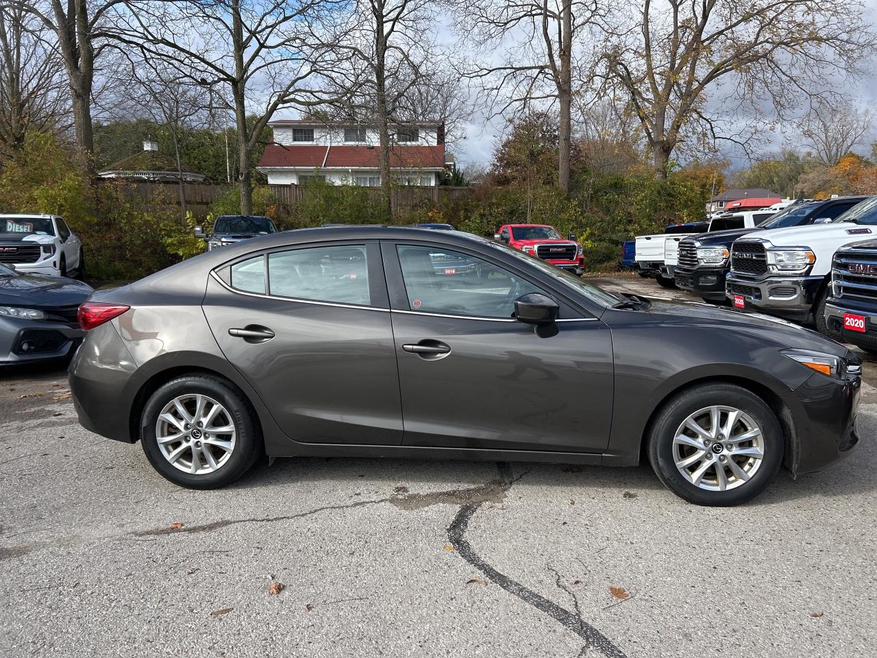 2017 Mazda MAZDA3 GS, SUNROOF, BACK UP CAM, BLIND SPOT MONITORS! - Photo #5
