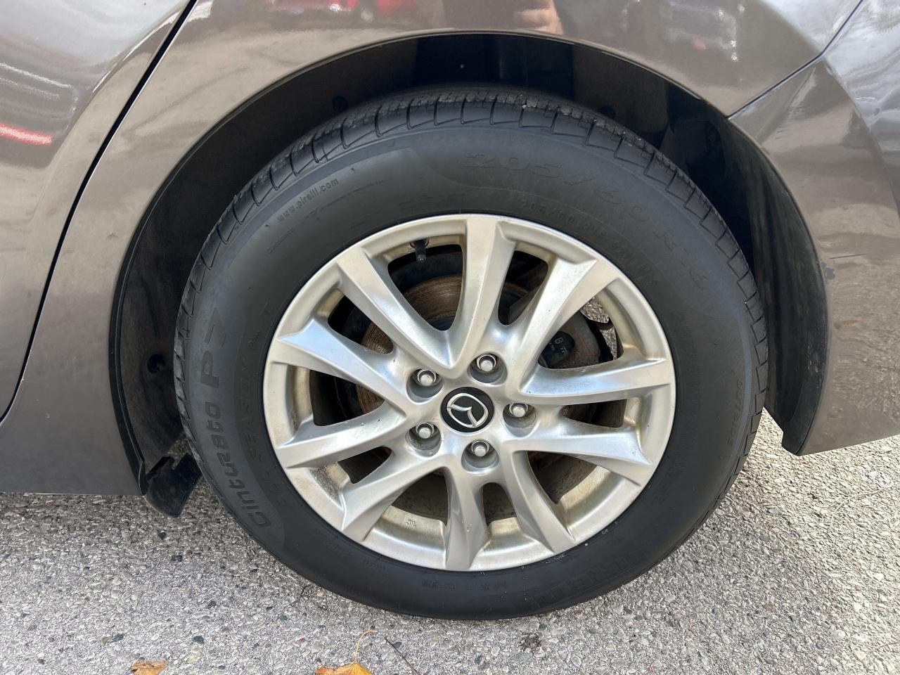 2017 Mazda MAZDA3 GS, SUNROOF, BACK UP CAM, BLIND SPOT MONITORS! - Photo #10