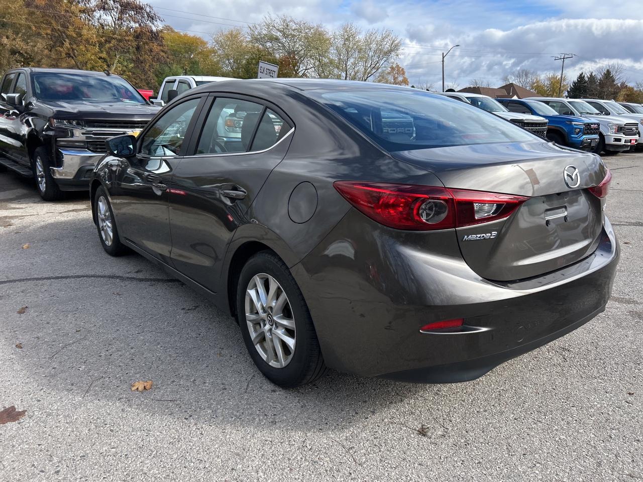 2017 Mazda MAZDA3 GS, SUNROOF, BACK UP CAM, BLIND SPOT MONITORS! - Photo #8