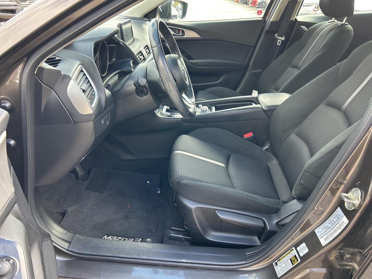 2017 Mazda MAZDA3 GS, SUNROOF, BACK UP CAM, BLIND SPOT MONITORS! - Photo #12