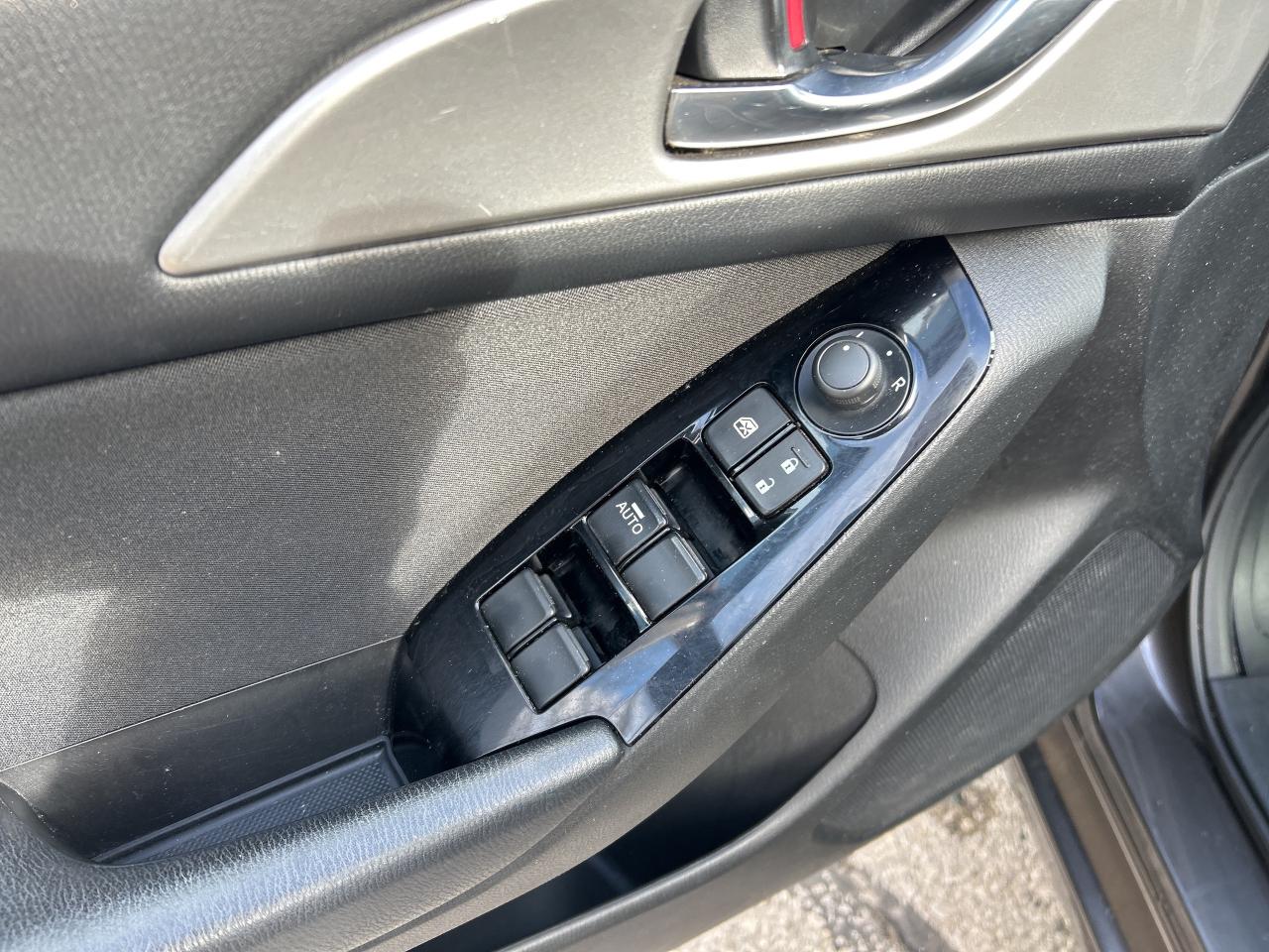 2017 Mazda MAZDA3 GS, SUNROOF, BACK UP CAM, BLIND SPOT MONITORS! - Photo #13