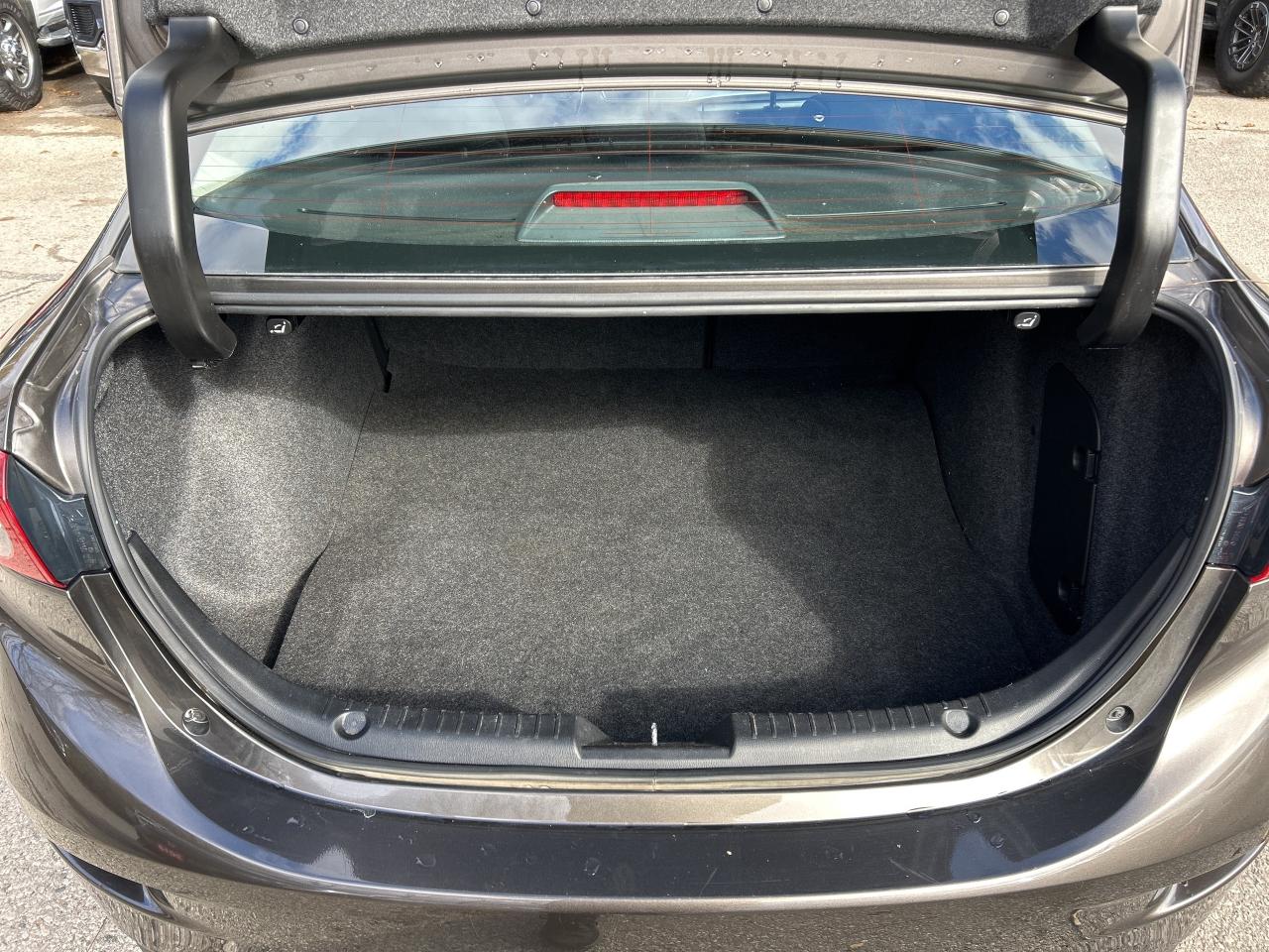 2017 Mazda MAZDA3 GS, SUNROOF, BACK UP CAM, BLIND SPOT MONITORS! - Photo #17