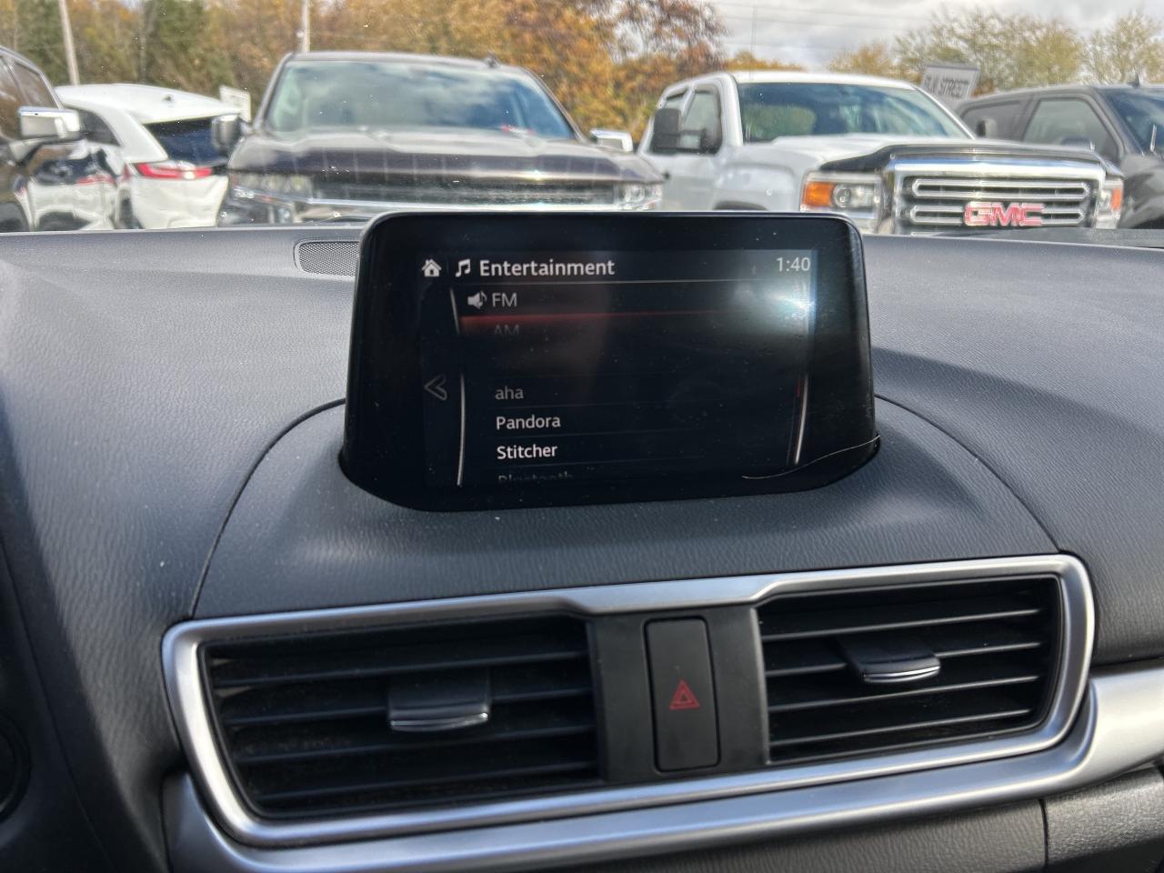 2017 Mazda MAZDA3 GS, SUNROOF, BACK UP CAM, BLIND SPOT MONITORS! - Photo #20