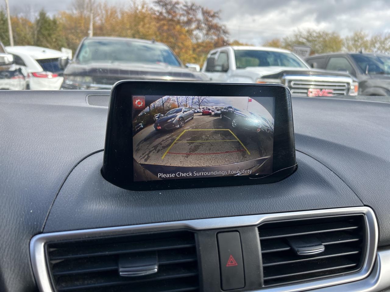 2017 Mazda MAZDA3 GS, SUNROOF, BACK UP CAM, BLIND SPOT MONITORS! - Photo #23