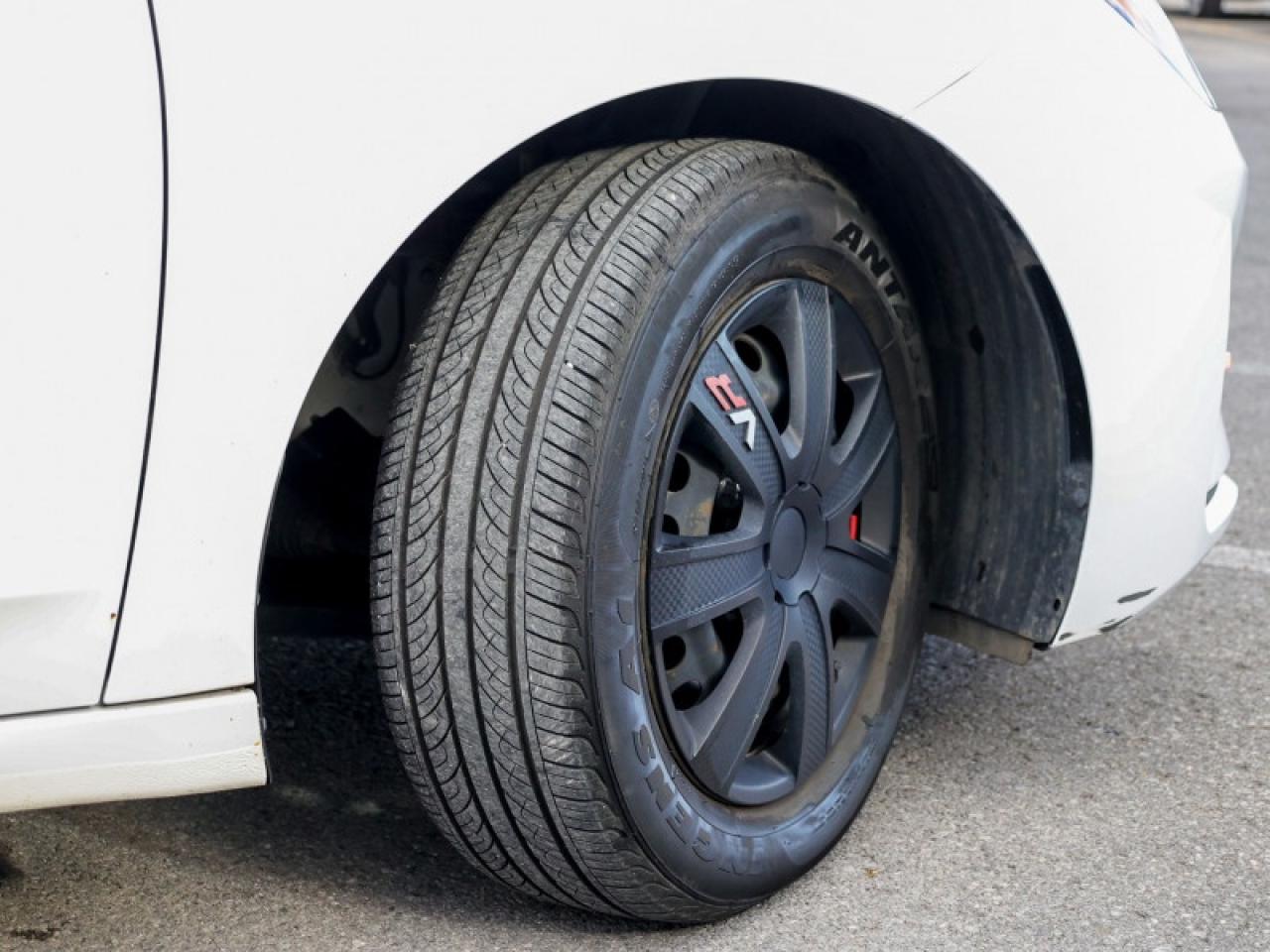 2020 Hyundai Elantra Essential Manual  - Heated Seats - $115 B/W Photo