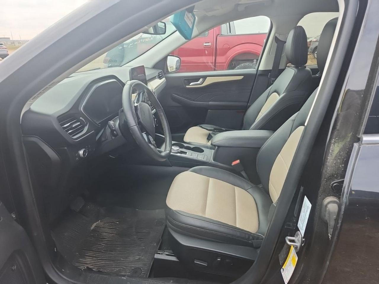 2022 Ford Escape Titanium Hybrid Photo5