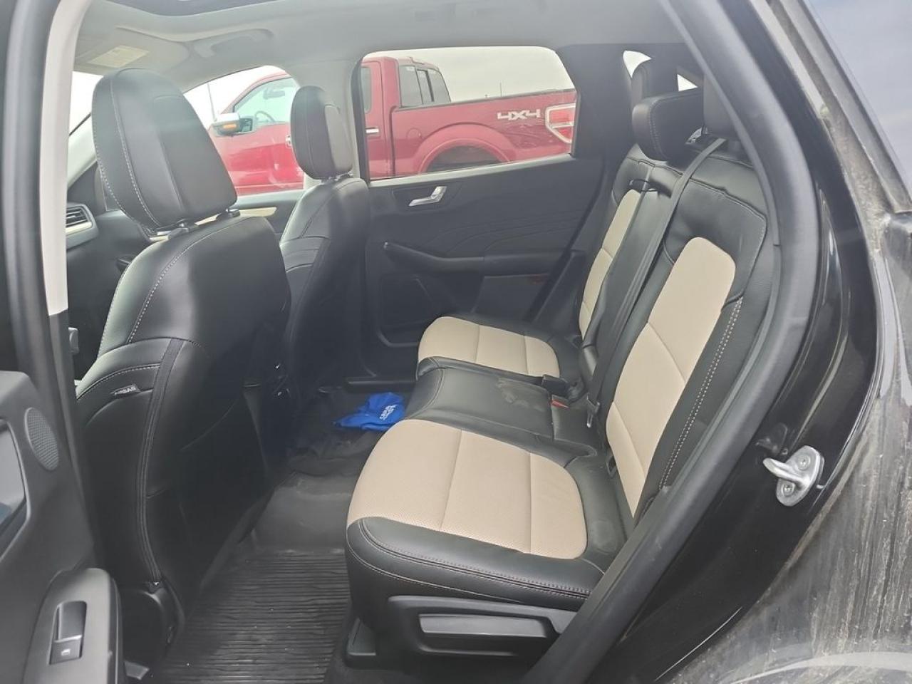 2022 Ford Escape Titanium Hybrid Photo5