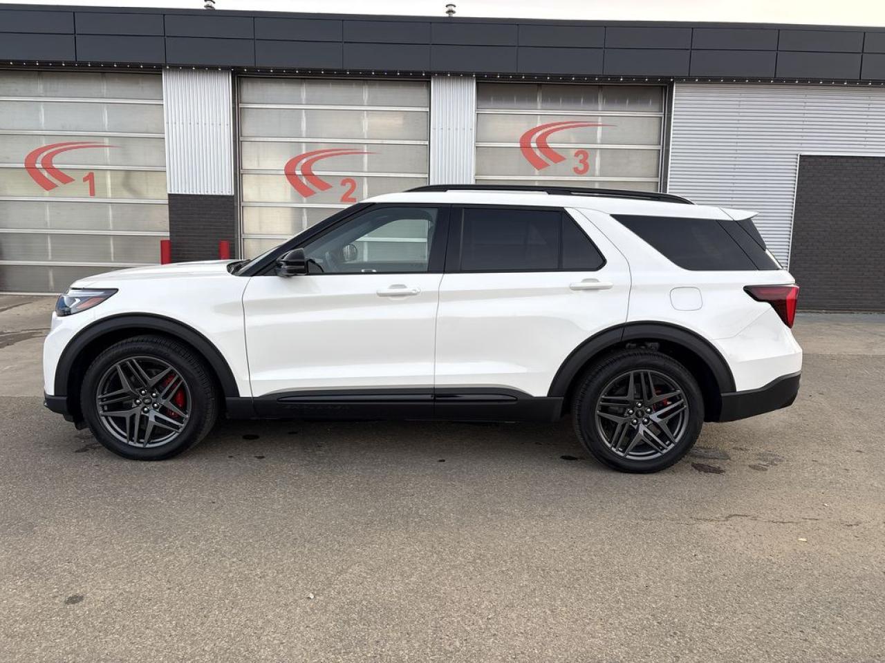 2025 Ford Explorer ST Photo3