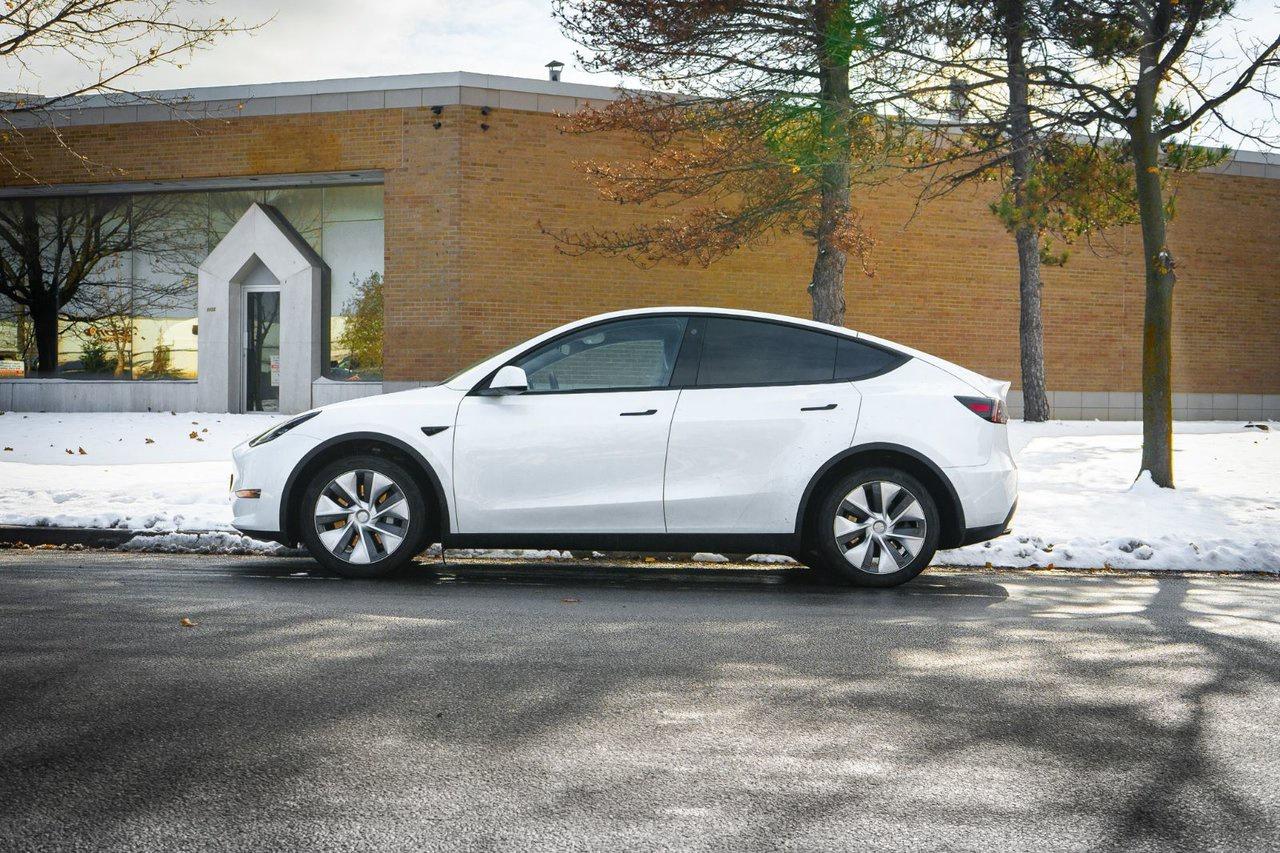 2023 Tesla Model Y LONG RANGE Photo