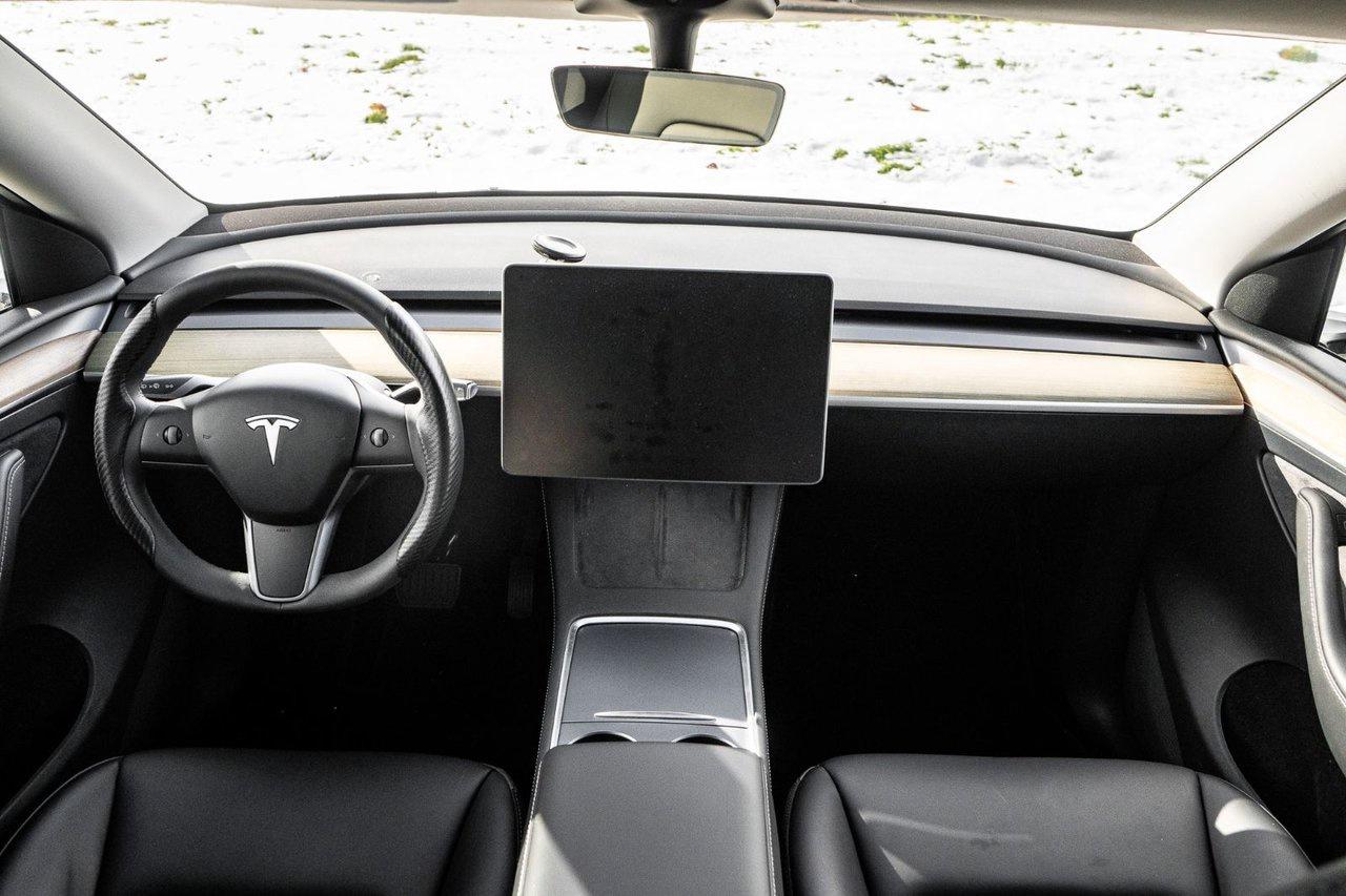 2023 Tesla Model Y LONG RANGE Photo