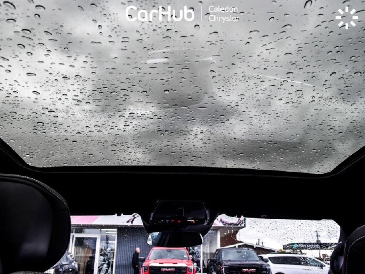 2024 Cadillac LYRIQ Tech 33"Display Glass Roof w/Power Sahade Blind Spot R-Start Photo2