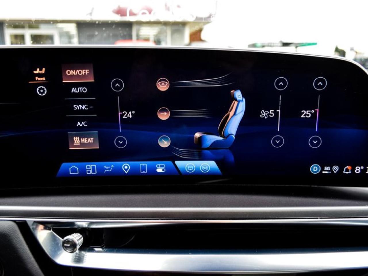 2024 Cadillac LYRIQ Tech 33"Display Glass Roof w/Power Sahade Blind Spot R-Start Photo